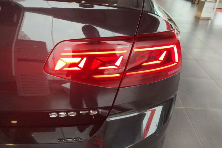 Used Volkswagen Magotan 2023 2 Million Units Limited Edition 330TSI DSG Leading Version
