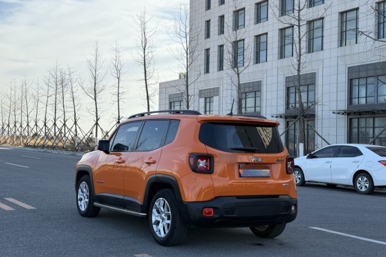 Used  Renegade 2018 Connected Large Screen Version 180T Automatic High-Energy Edition
