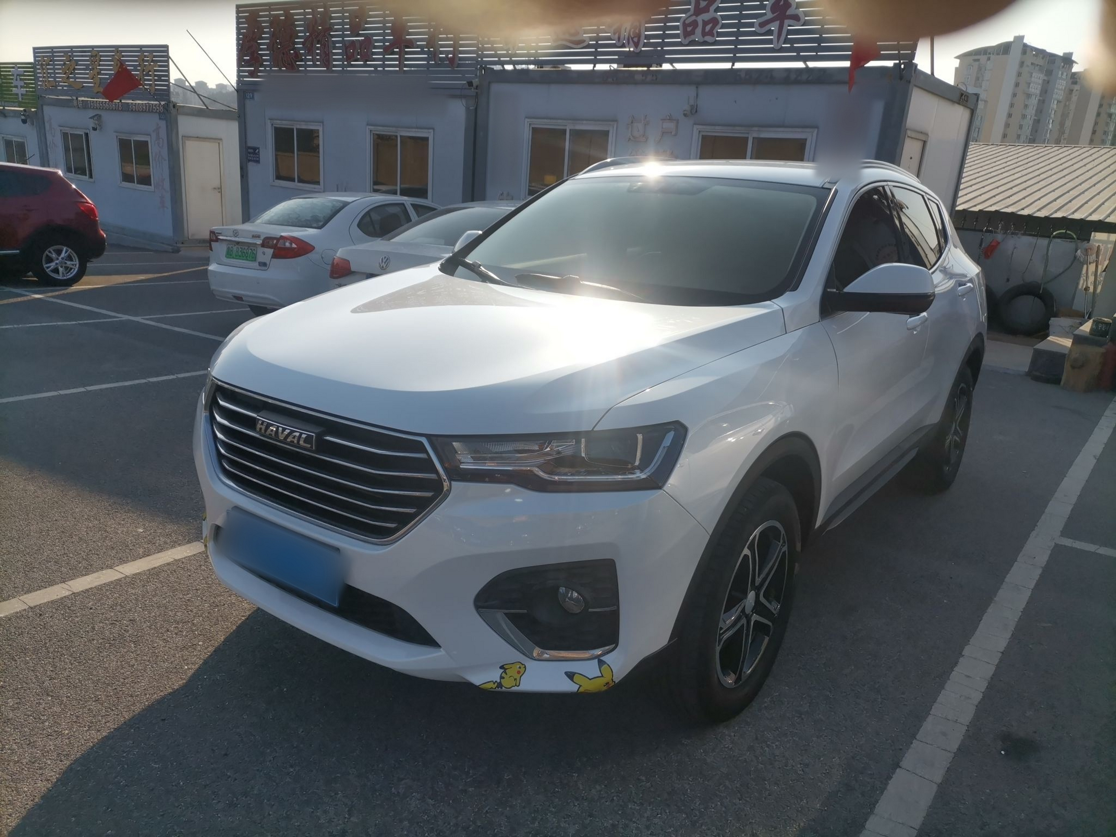 Под передней частью автомобиля