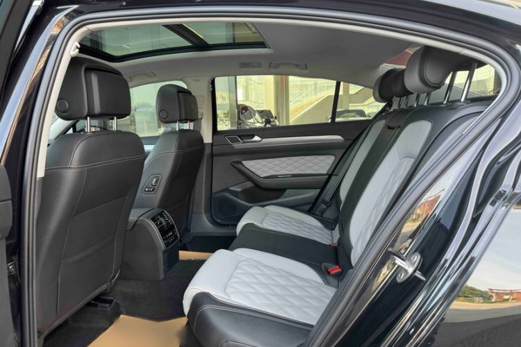 Used Volkswagen Magotan 2023 2 Million Units Limited Edition 330TSI DSG Leading Version
