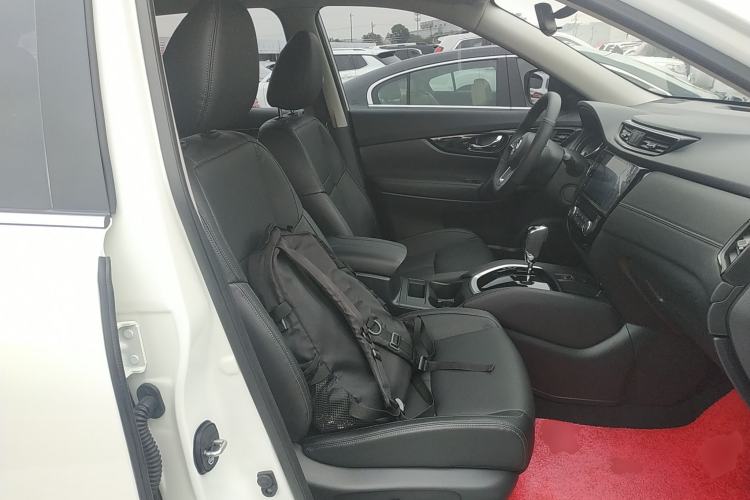 Used Nissan X-Trail 2023 Classic 2.0L Two-Wheel Drive Smart Connect Premium Edition
