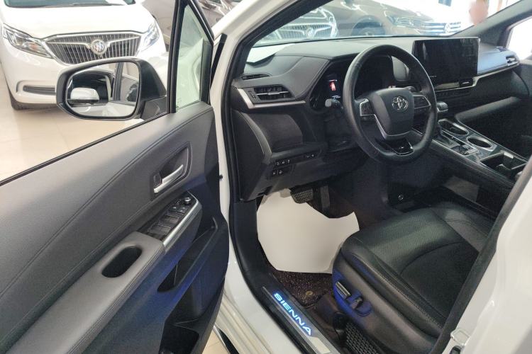 Used Toyota Sienna 2021 2.5L Hybrid Premium Edition
