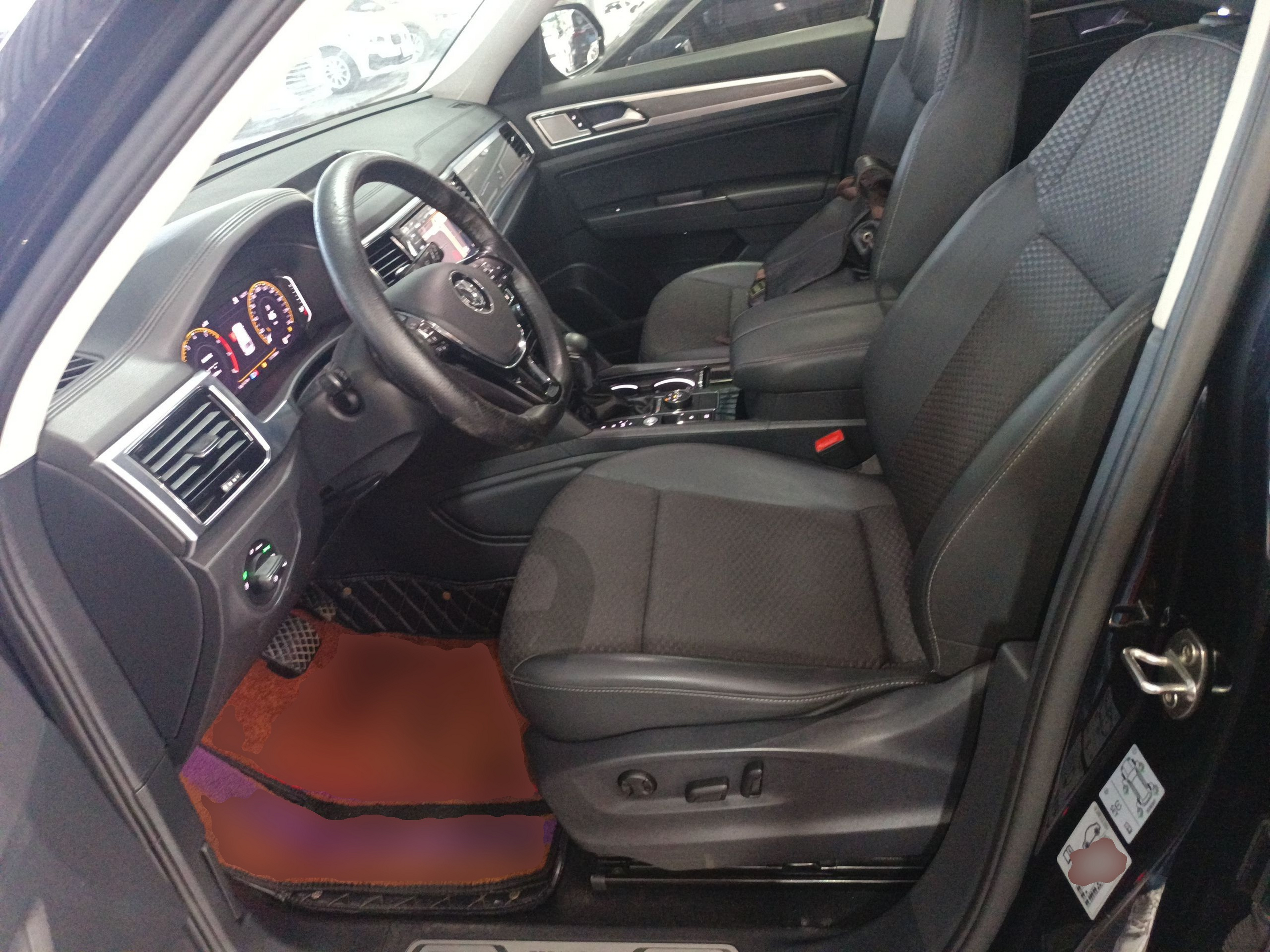 Переднее сиденье в автомобиле