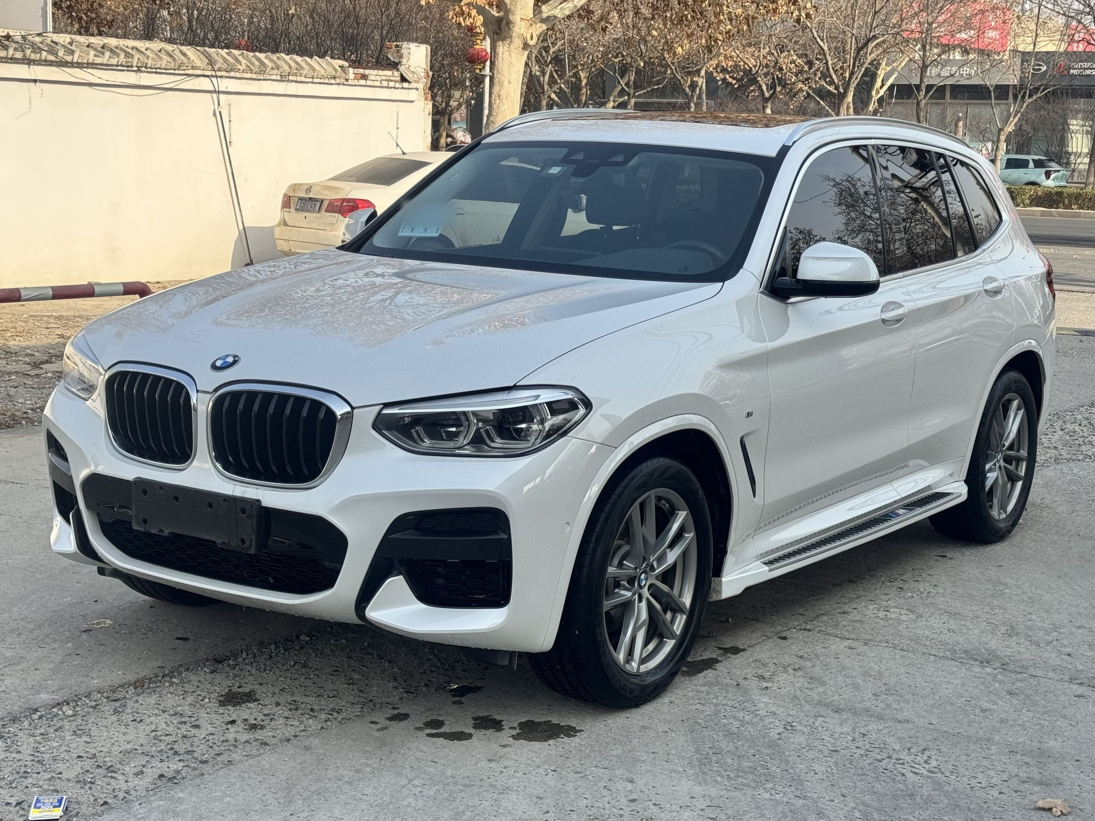 Под передней частью автомобиля