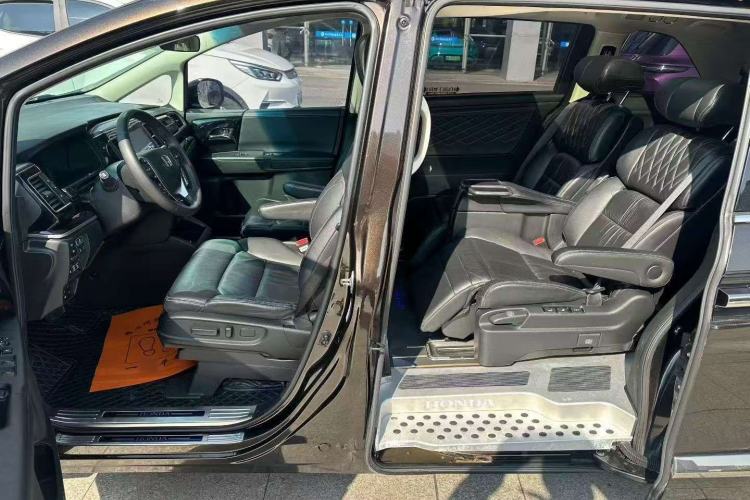 Used Honda Elysion 2019 2.0L Hybrid Luxury Edition
