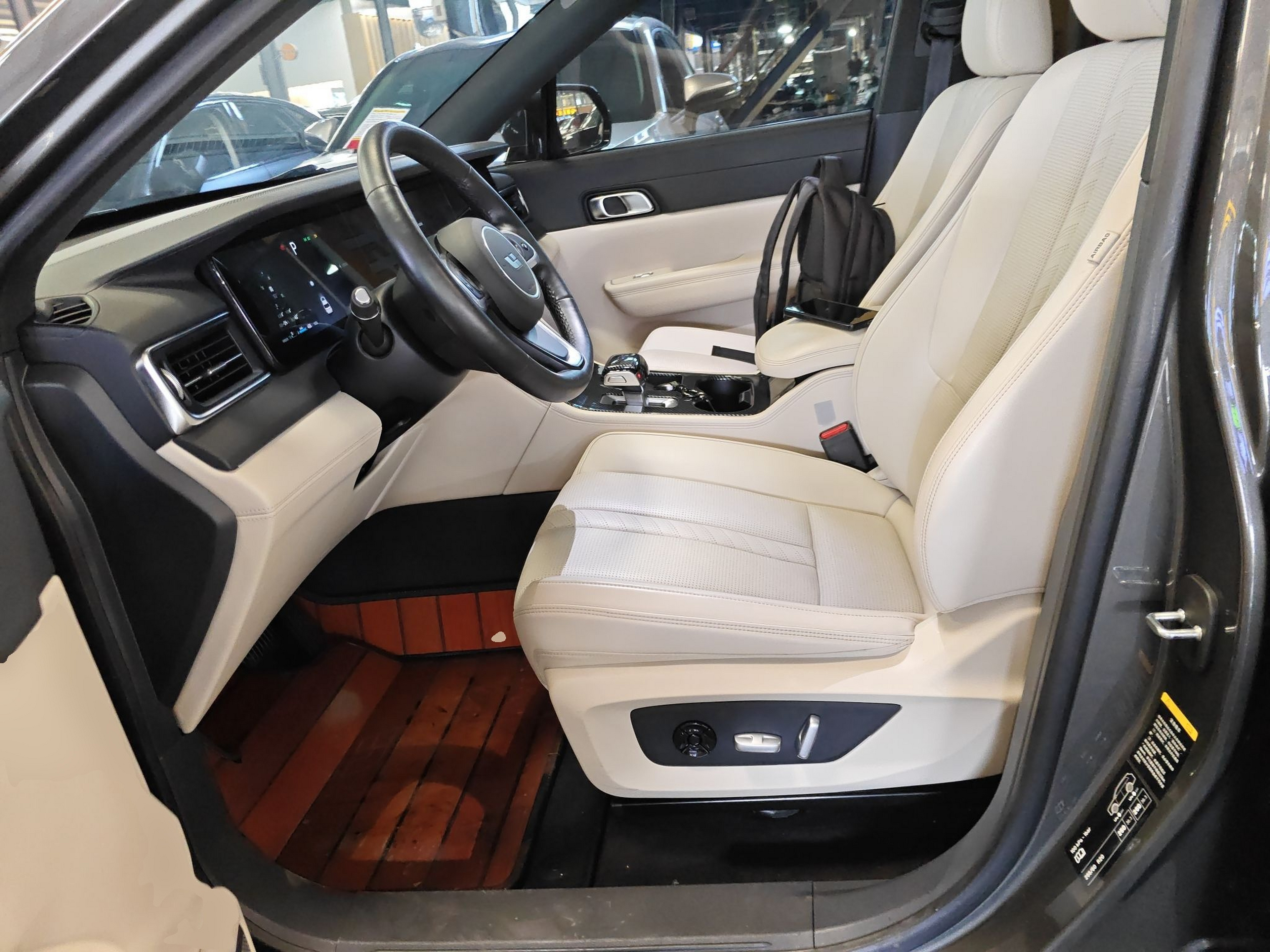 Переднее сиденье в автомобиле