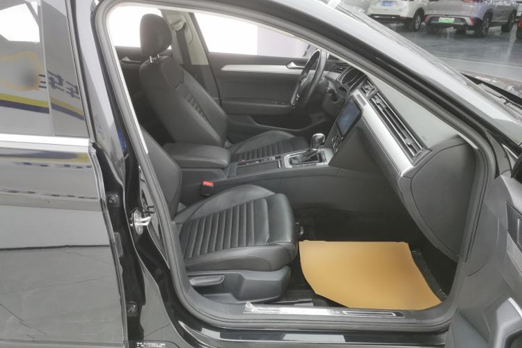 Used Volkswagen Magotan 2018 280TSI DSG Comfort Model
