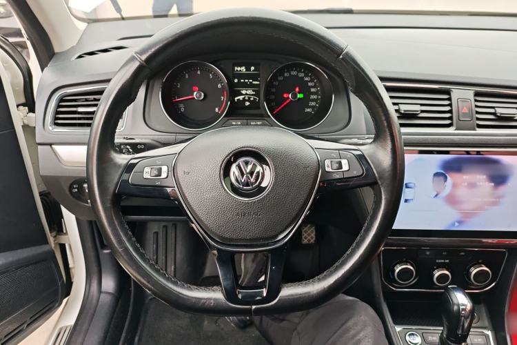 Used Volkswagen Lavida 2017 1.6L Automatic Comfort Edition
