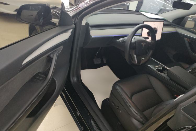 Used Tesla Model Y 2023 Long-Range All-Wheel-Drive Version
