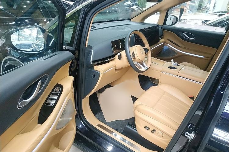 Used VOYAH Dream 2025 PHEV Four-Wheel-Drive Flagship Kunpeng Edition
