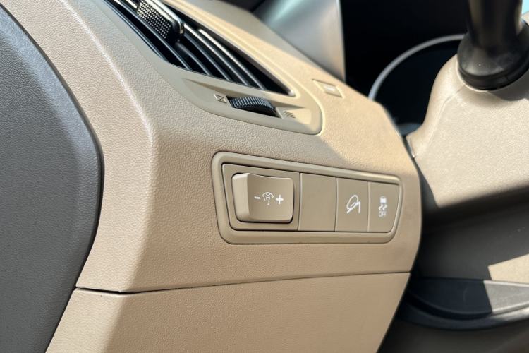 Used Hyundai ix35 2013 2.0L Automatic Two-Wheel Drive Smart GLS China IV Standard
