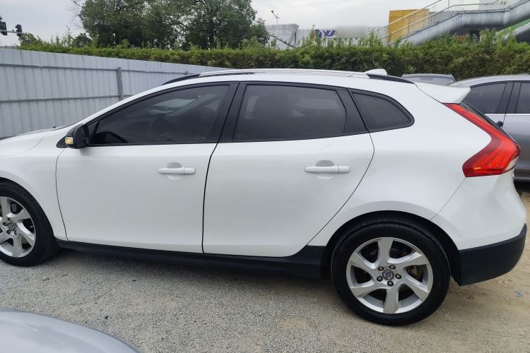 Used Volvo V40 2014 Cross Country 2.0T Zhiyi Edition
