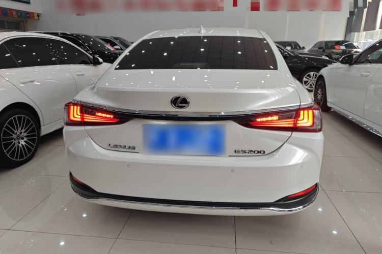 Used Lexus ES 2023 200 Excellence Edition

