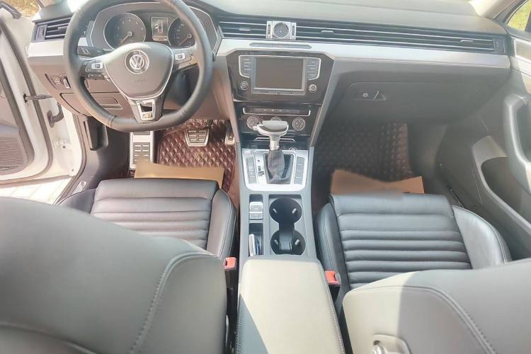 Used Volkswagen Magotan 2017 330TSI DSG Leading Model
