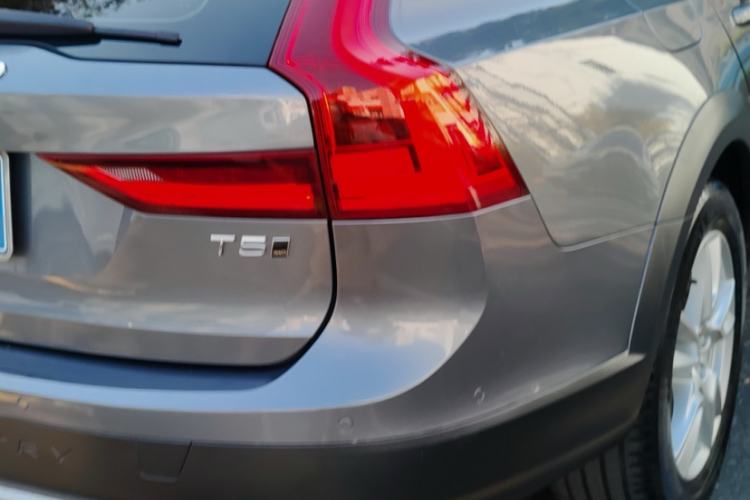 Used Volvo V90 2017 Cross Country T5 AWD Smart Range Edition