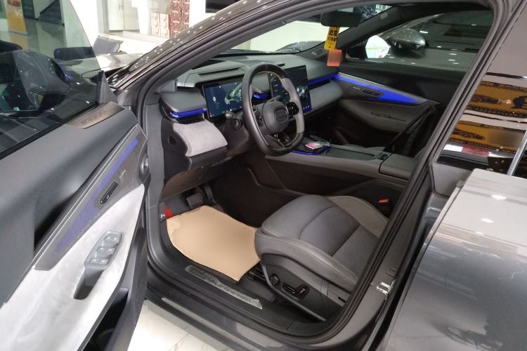 Used Lynk & Co 08 EM-P 2023 245km Ultra-Long Range Halo
