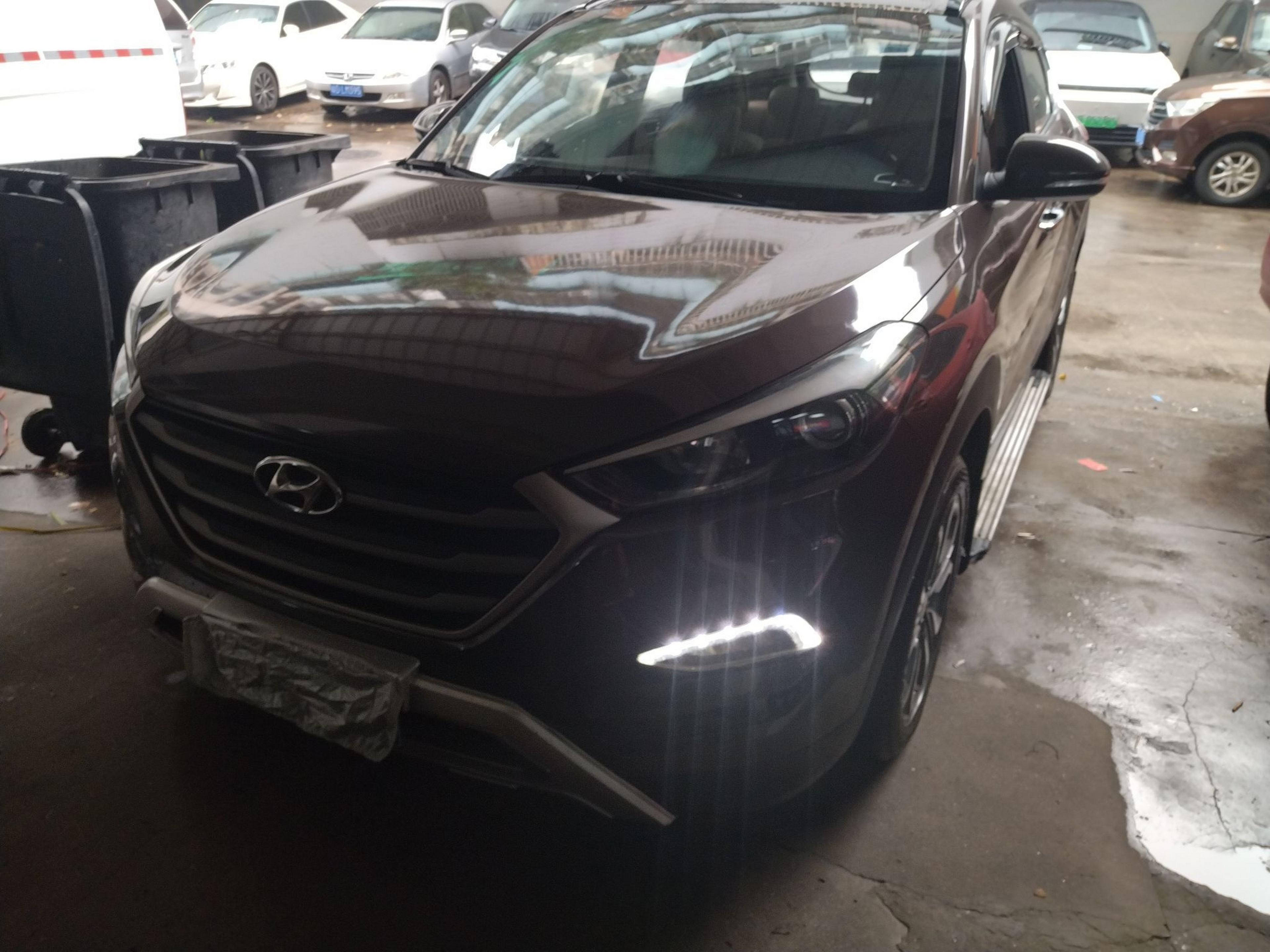 Под передней частью автомобиля