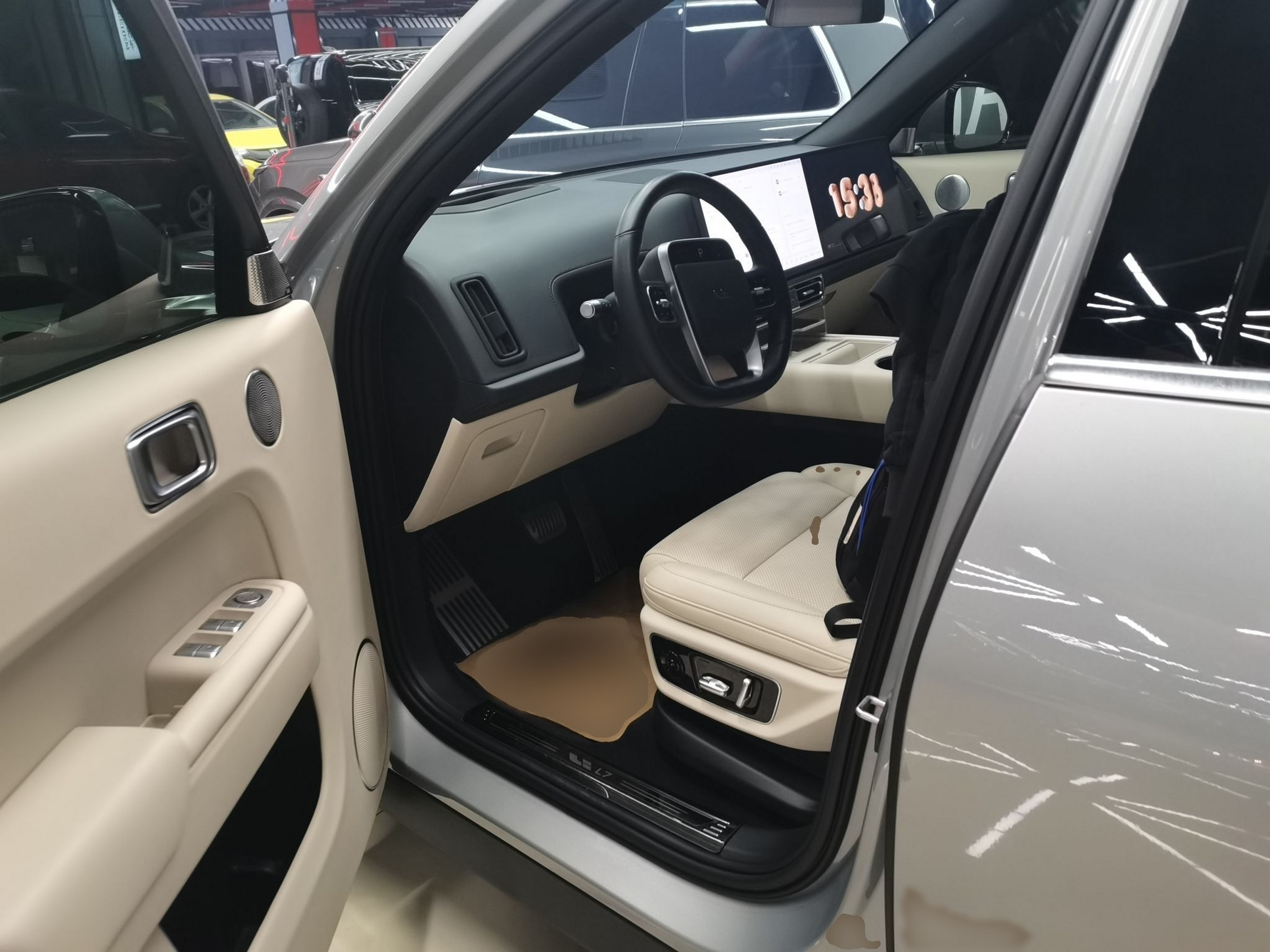 Переднее сиденье в автомобиле