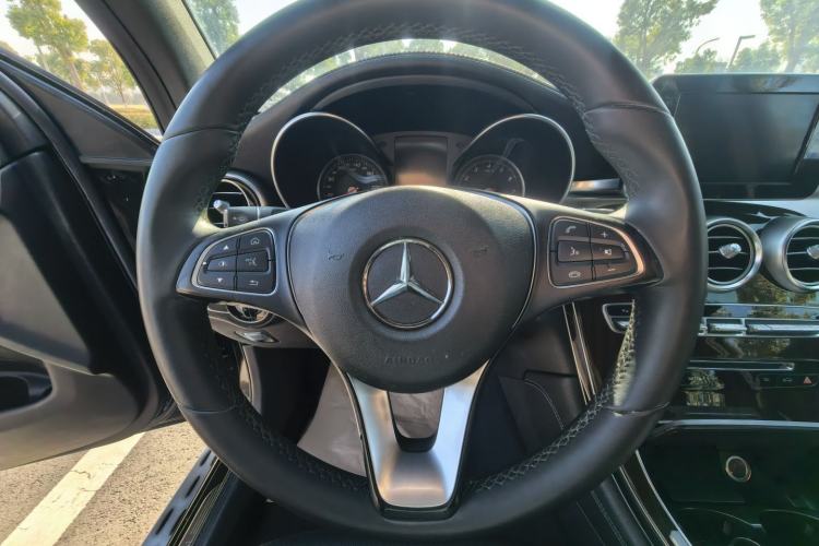 Used Mercedes-Benz GLC 2017 GLC 260 4MATIC Luxury Model