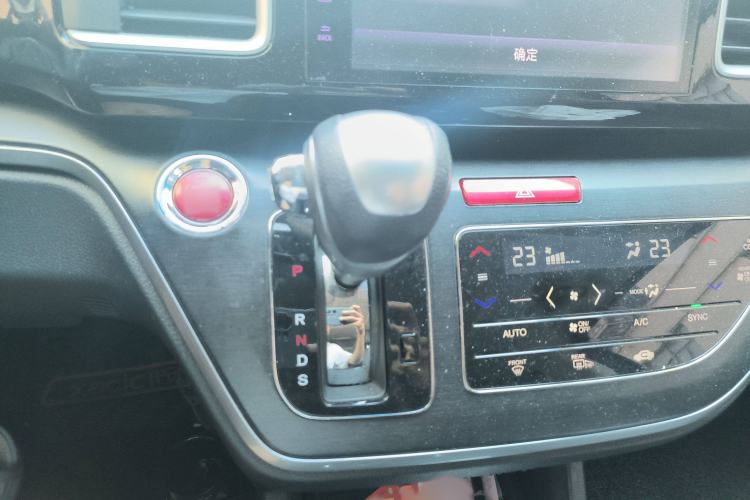 Used Honda Elysion 2016 2.4L Luxury Edition
