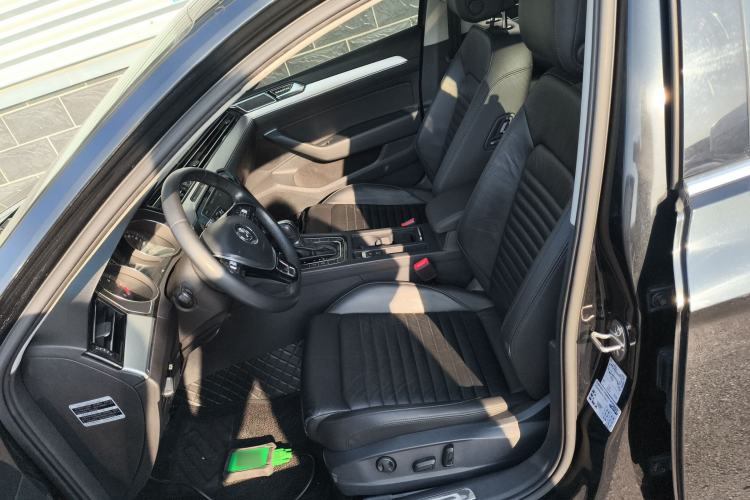 Used Volkswagen Magotan 2017 330TSI DSG Leading Model
