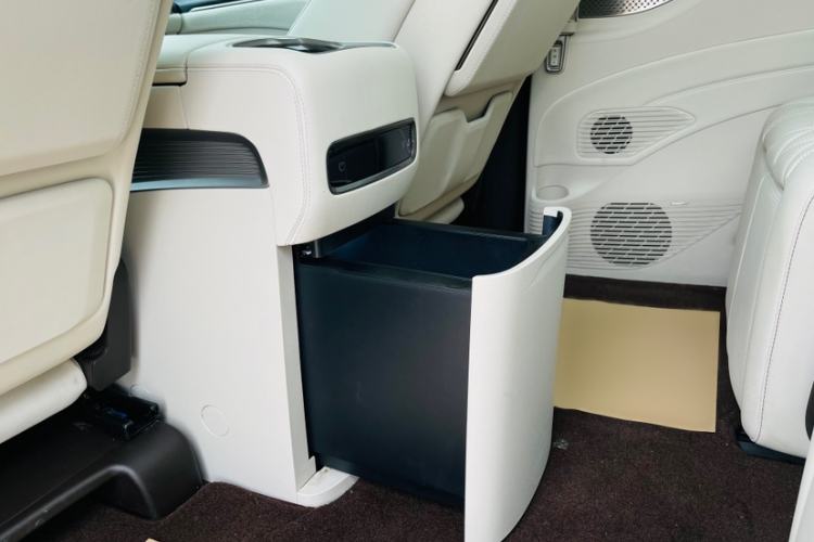 Used Denza D9 2025 DM-i Intelligent Drive 1020 Four-Wheel Drive Flagship Model
