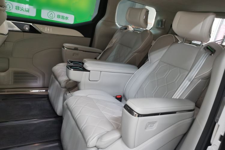 Used Volvo EM90 2025 Ultra Six-Seater
