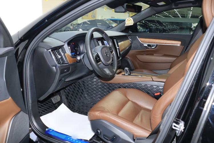 Used Volvo S90 2024 B5 Zhiyi Luxury Edition
