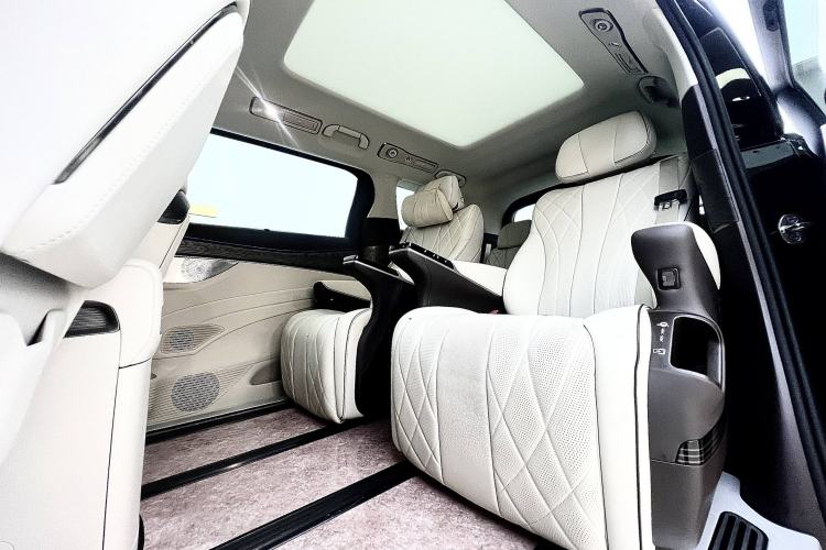 Used Denza D9 2024 DM-i 980 Four-Wheel Drive Prestige Model
