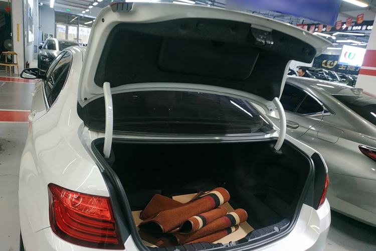 Used BMW 5 Series 2014 525Li Leading Model
