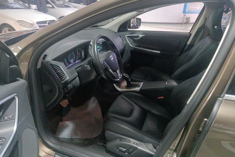 Used Volvo XC60 2015 T5 Smart Upgrade Model

