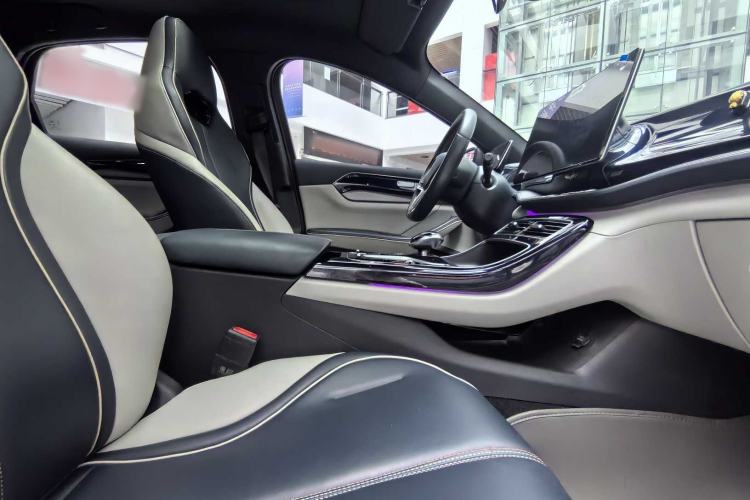 Used BYD Qin PLUS 2021 DM-i 120KM Flagship Model
