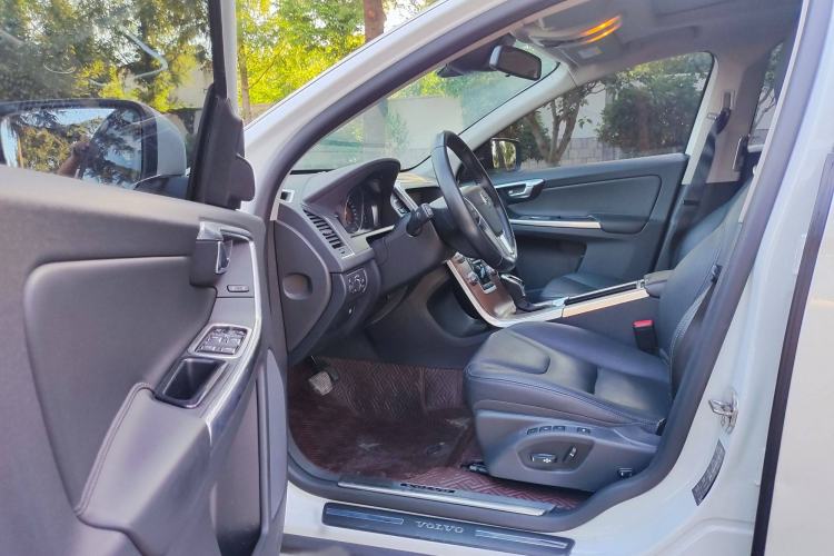 Used Volvo XC60 2017 T5 AWD Smart Upgrade Edition
