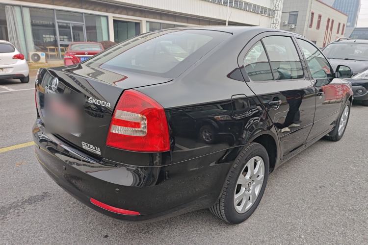Used Skoda Octavia 2015 Classic Model 1.6L Manual Eado Version
