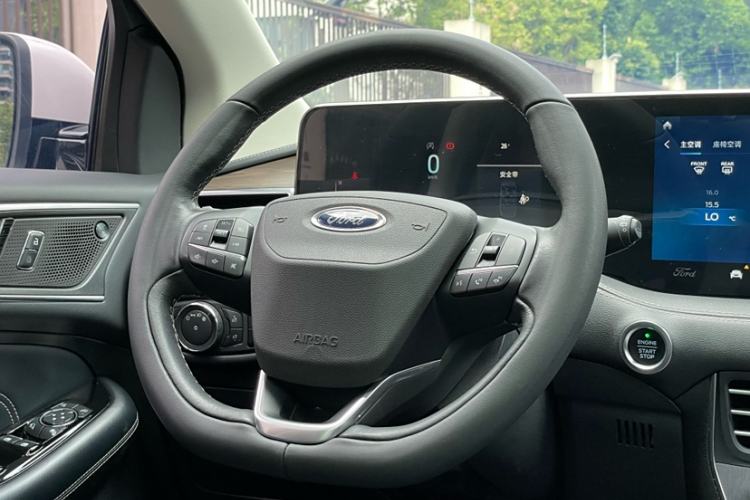 Used Ford Edge 2021 PLUS EcoBoost 245 Two-Wheel-Drive Titanium 7-Seater
