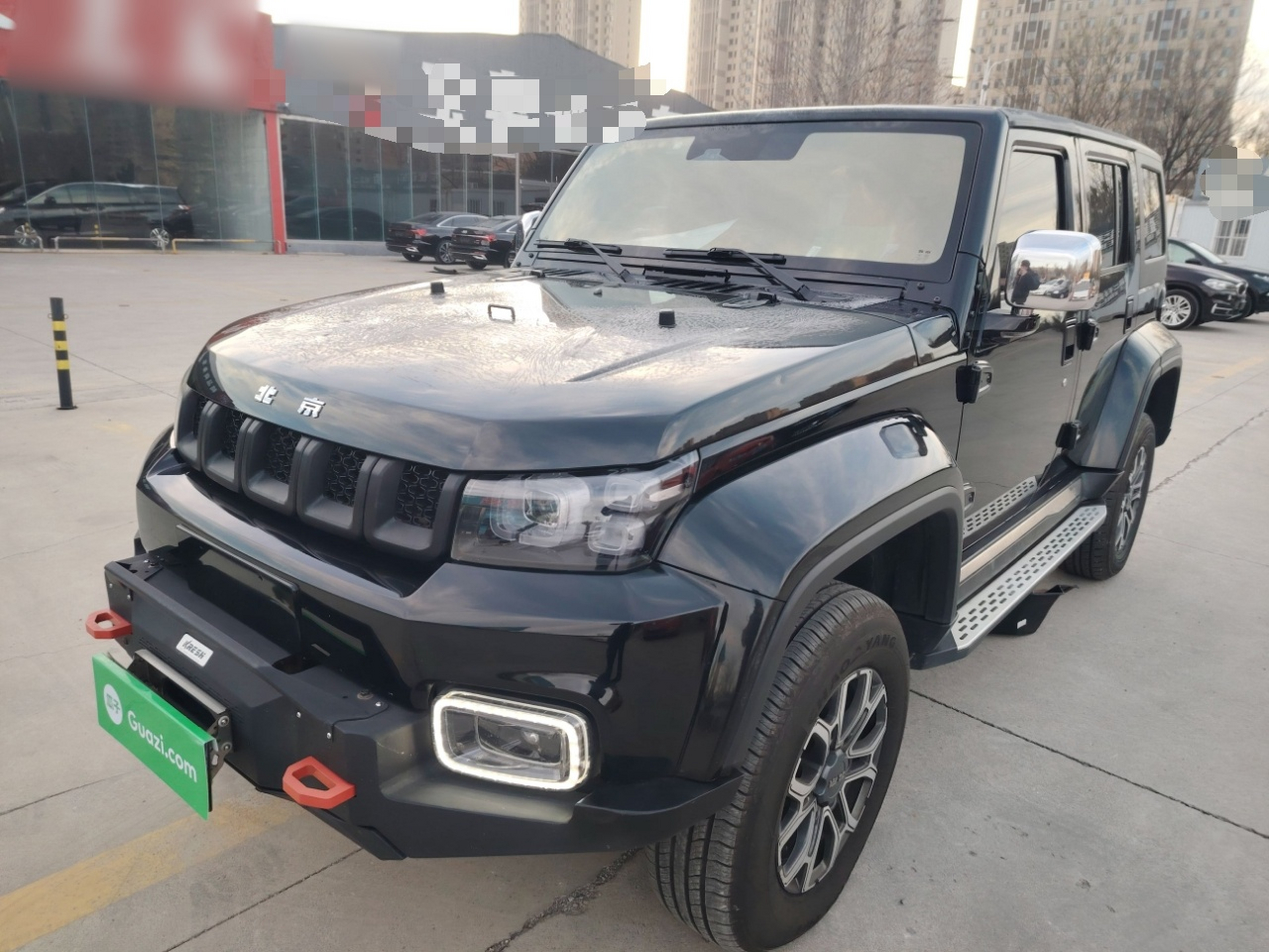 تحت مقدمة السيارة