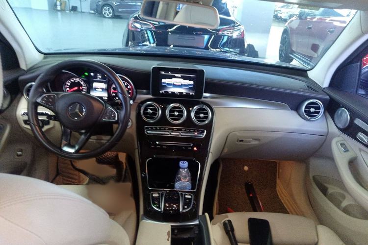 Used Mercedes-Benz GLC 2016 GLC 260 4MATIC Luxury Model
