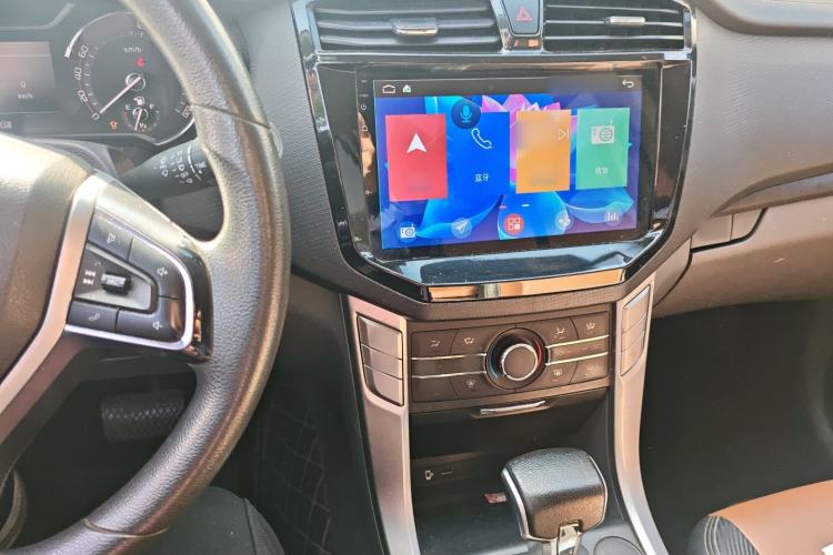 Used SAIC MAXUS T70 2019 2.0T Diesel Automatic Two-Wheel Drive Comfort Edition with Long Bed and High Ground Clearance
