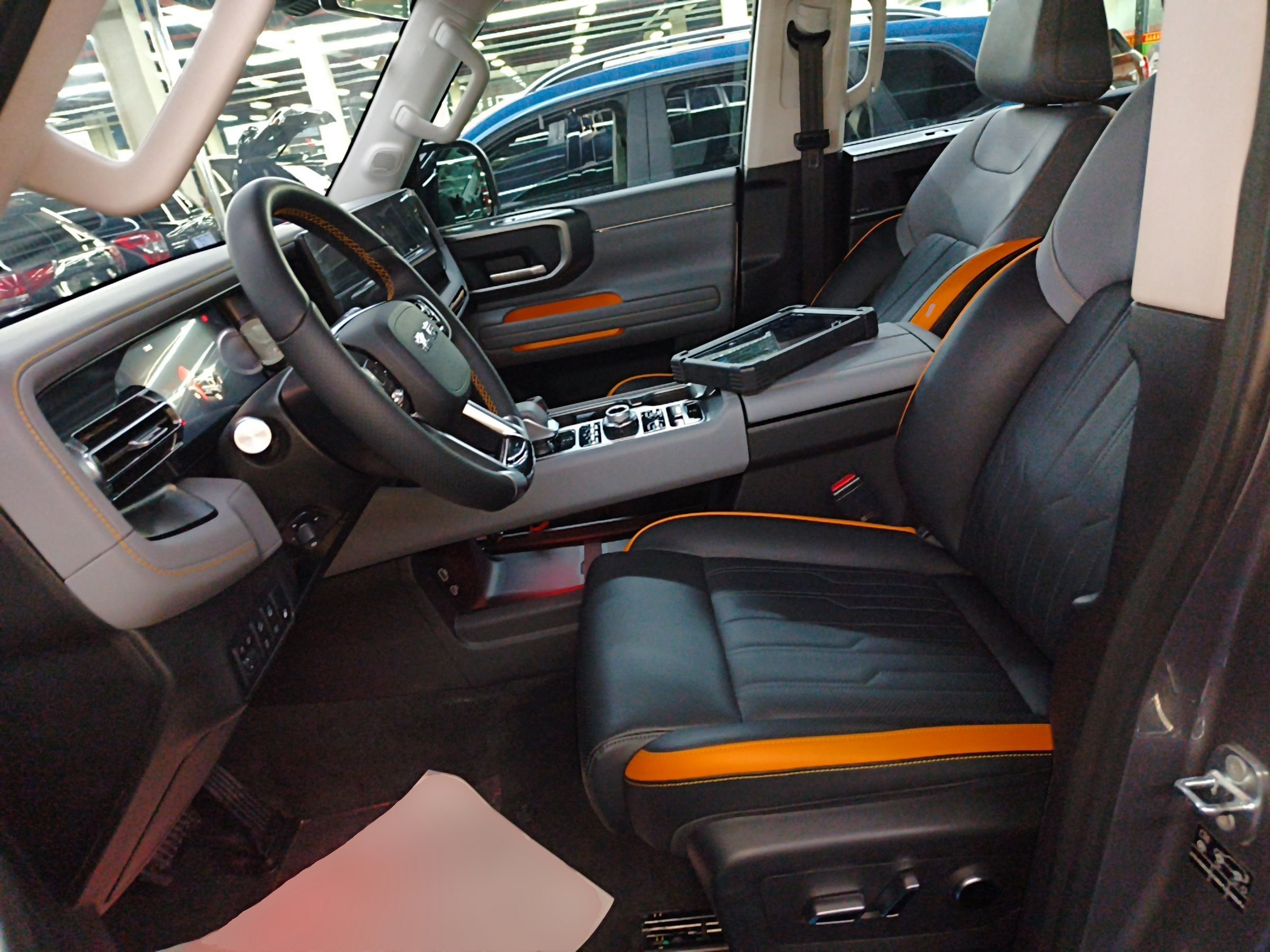 المقاعد الأمامية داخل السيارة