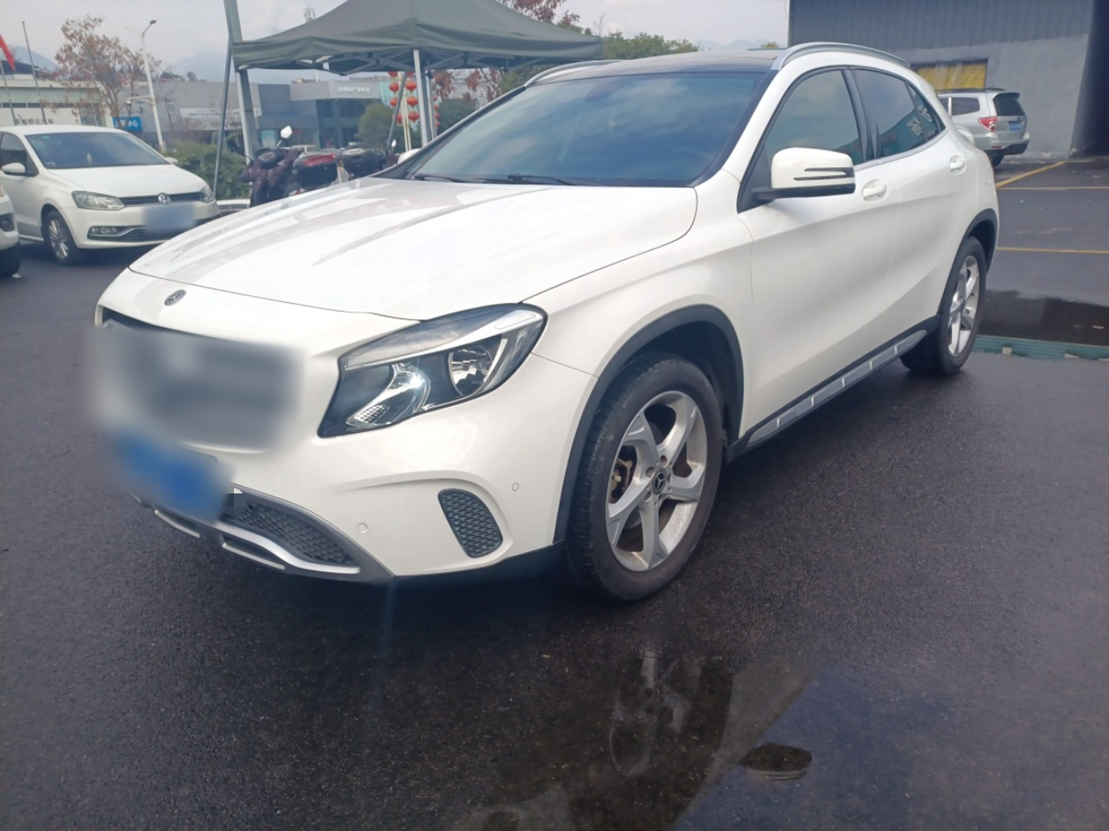 Под передней частью автомобиля