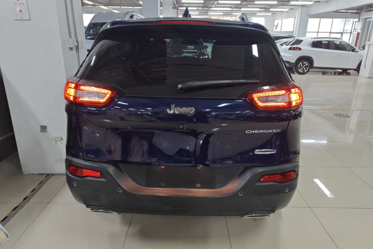 Used  Cherokee 2016 2.4L Leading Smart Version