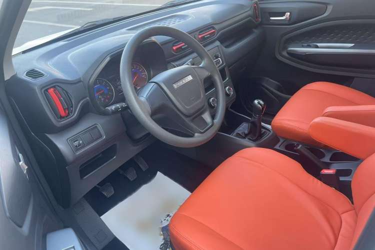 Used Dongfeng Fengon 380 2022 1.5L Comfort-Class Passenger Vehicle (Steel Spring) with 7 Seats
