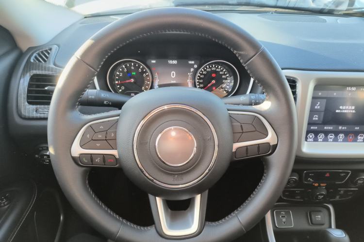 Used  Compass 2017 200T Automatic Family Edition
