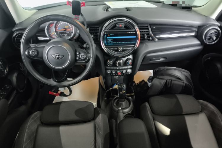 Used  MINI 2018 1.5T COOPER Classic Edition Five-Door Version
