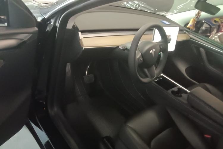 Used Tesla Model Y 2023 Rear-Wheel-Drive Version
