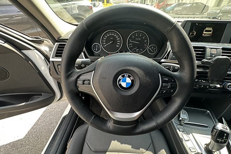 Used BMW 3 Series 2016 320Li Ambition Model
