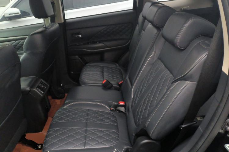 Used Mitsubishi Outlander 2020 2.4L 4x4 Zhi Xiang Edition 7-Seater
