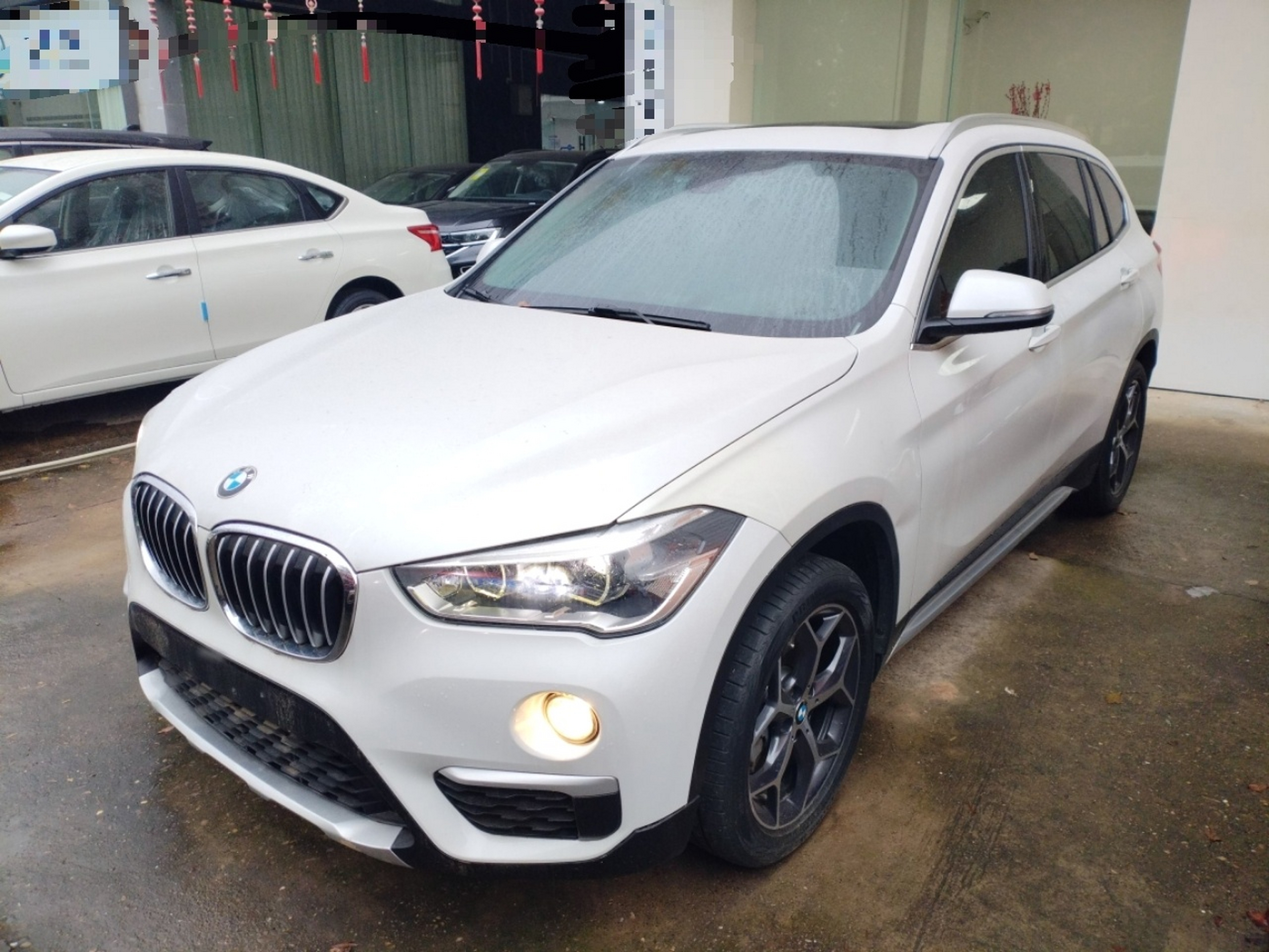 Под передней частью автомобиля