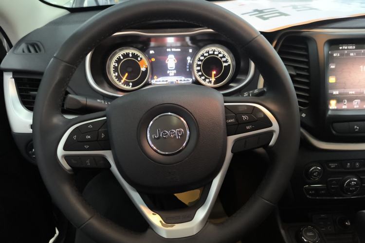 Used  Cherokee 2016 2.4L Professional Smart Version
