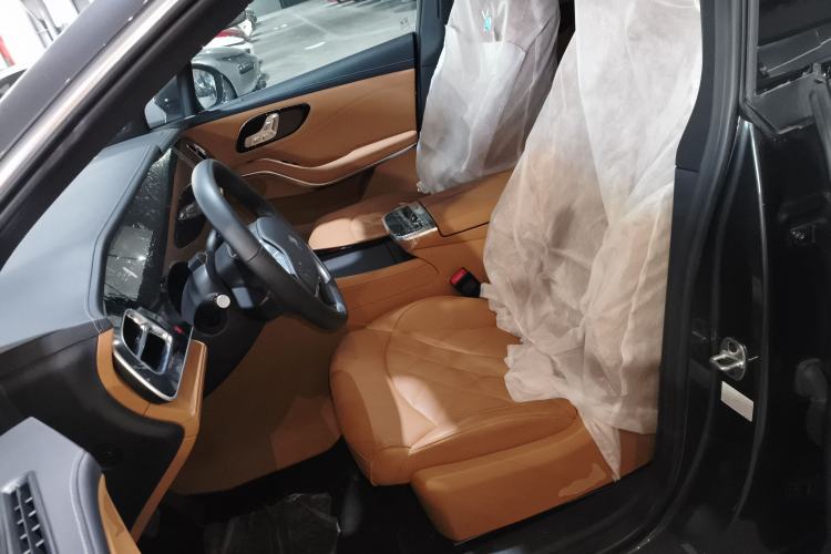 Used  R7 2022 Long-Range Advanced Edition